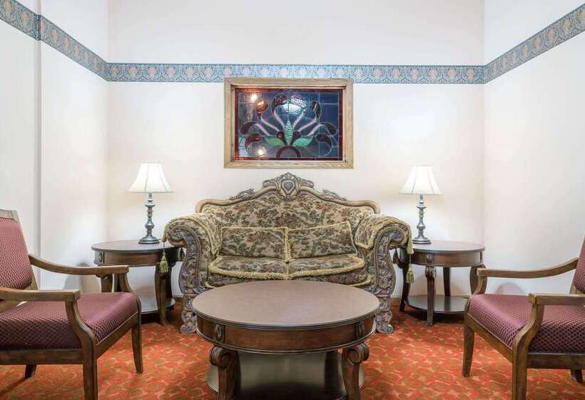 호텔 Days Inn By Wyndham Hutchinson