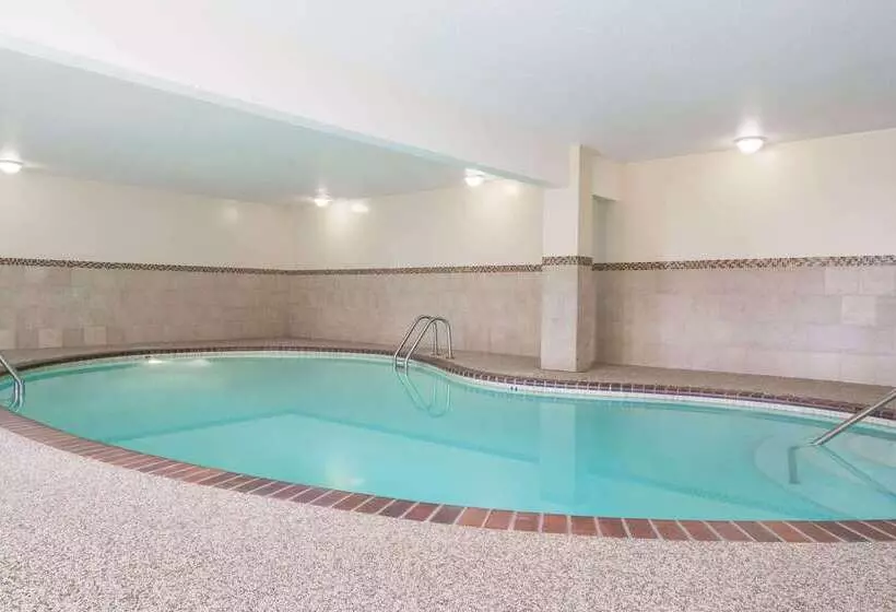 Hotelli Days Inn By Wyndham Hutchinson