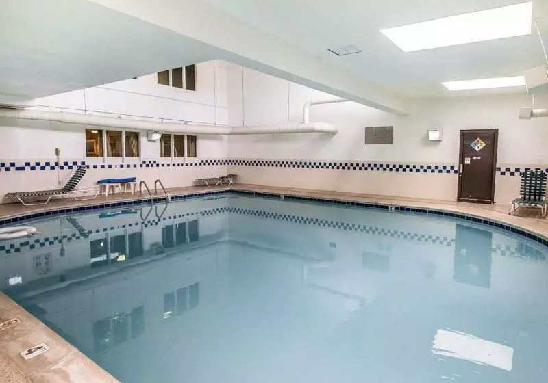 בית מלון כפרי Greentree Inn Denver Tech Center