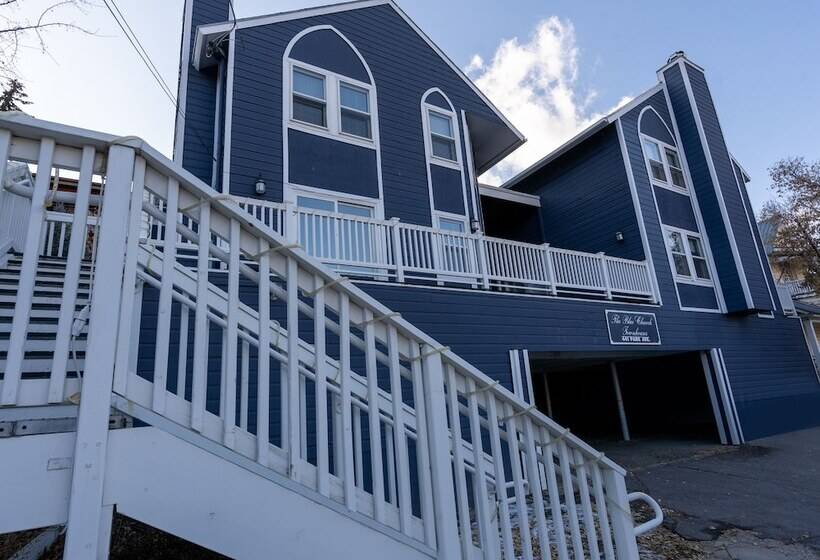 Отель The Blue Church Lodge