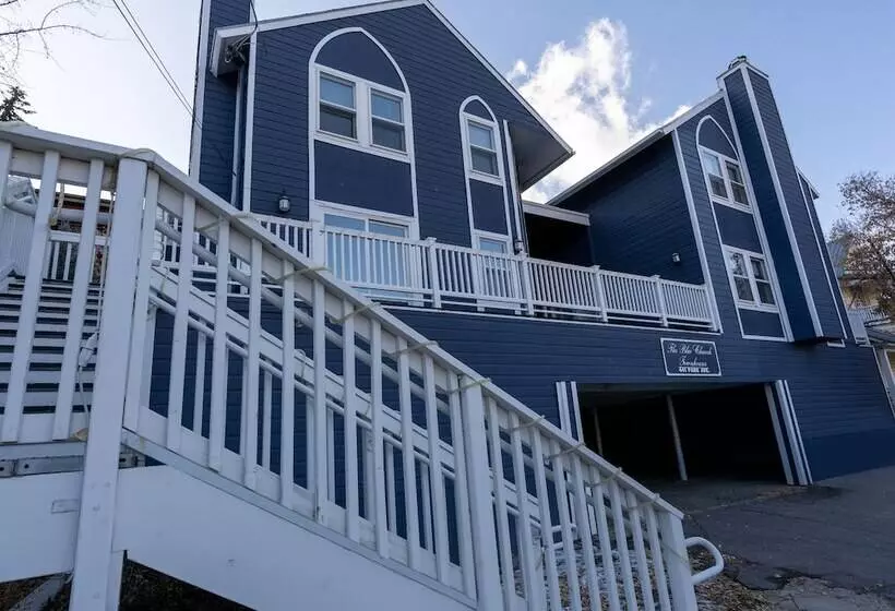 Отель The Blue Church Lodge