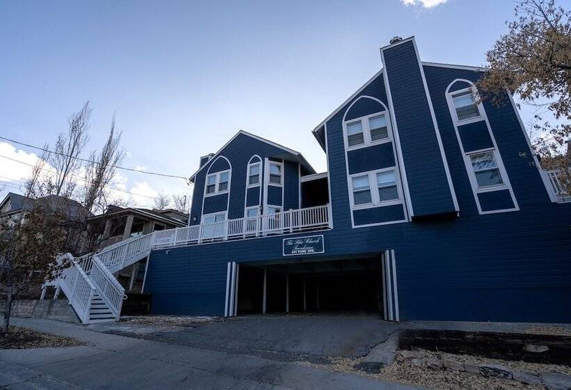 Отель The Blue Church Lodge