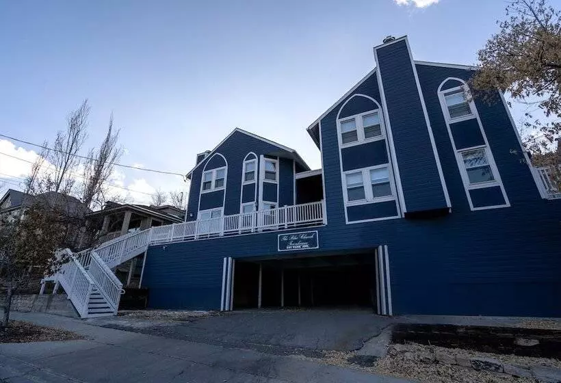 Отель The Blue Church Lodge