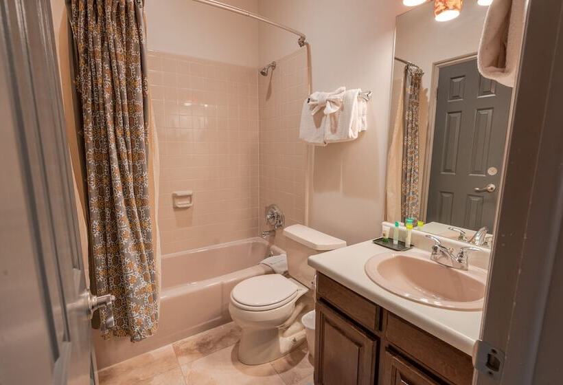 Отель The Blue Church Lodge