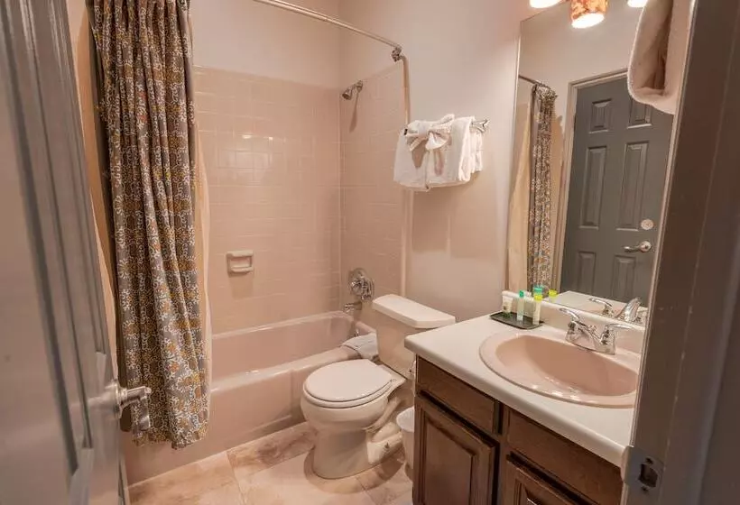 Отель The Blue Church Lodge