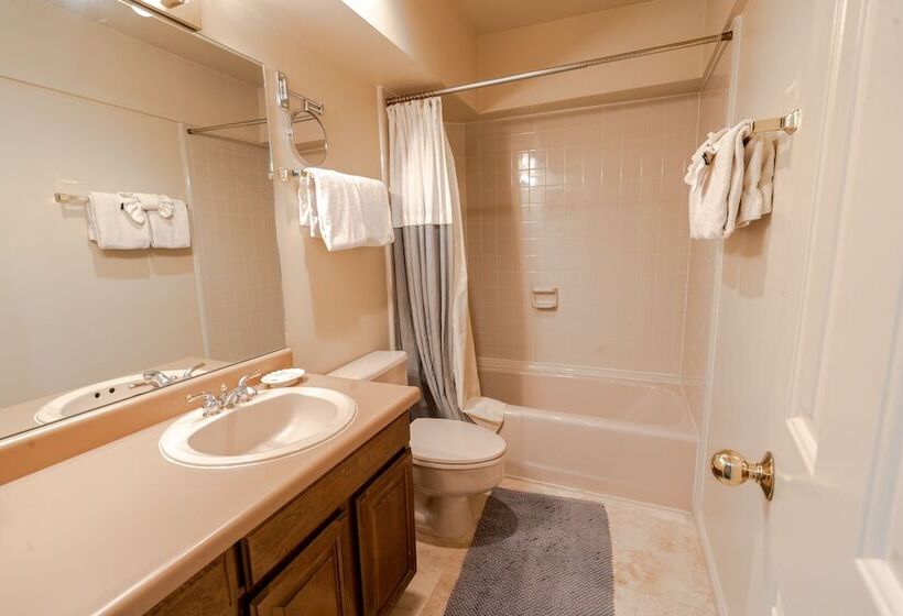 Отель The Blue Church Lodge