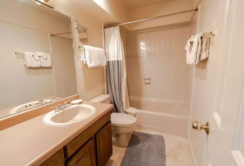 Отель The Blue Church Lodge