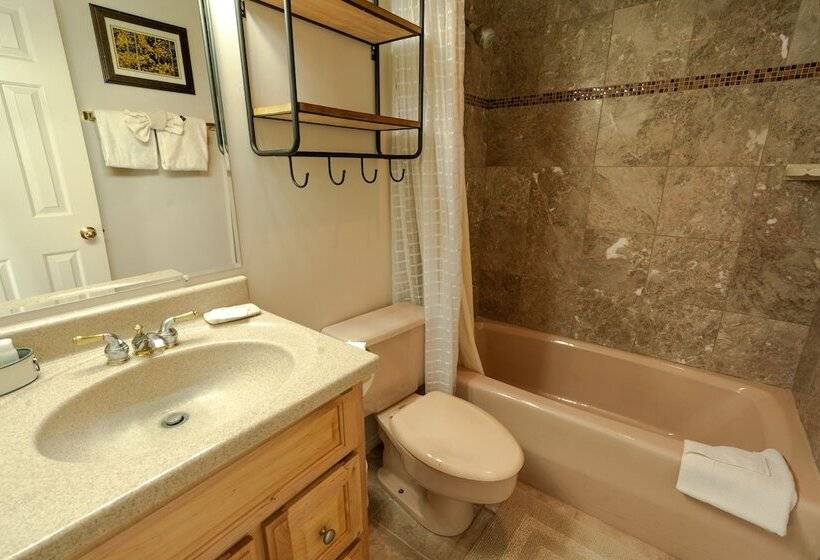 Отель The Blue Church Lodge