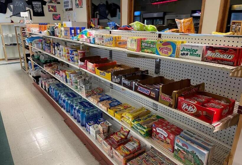 מוטל Badlands Hotel & Campground