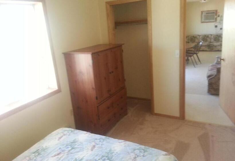 מוטל Badlands Hotel & Campground