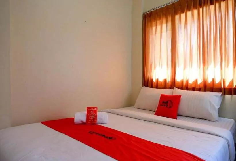 ホテル Reddoorz @ Jalan Setiabudi Semarang 2