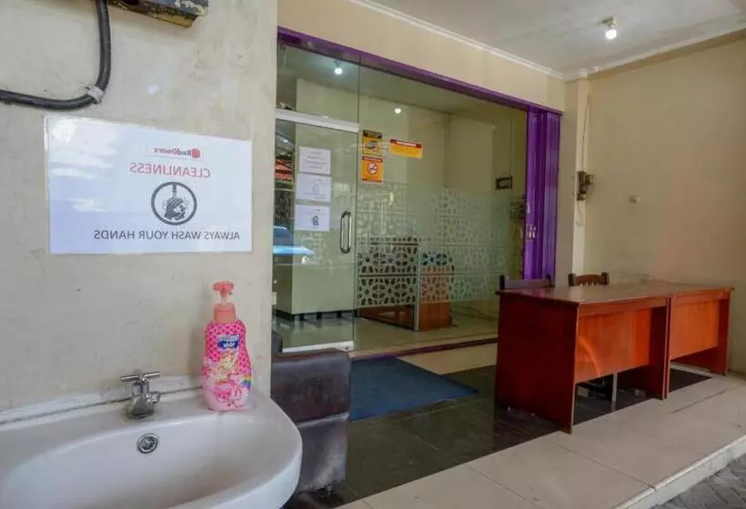 ホテル Reddoorz @ Jalan Setiabudi Semarang 2
