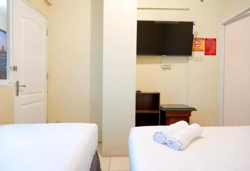 ホテル Reddoorz @ Jalan Setiabudi Semarang 2