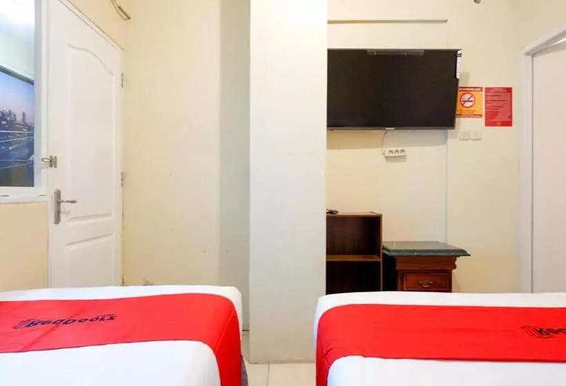 ホテル Reddoorz @ Jalan Setiabudi Semarang 2