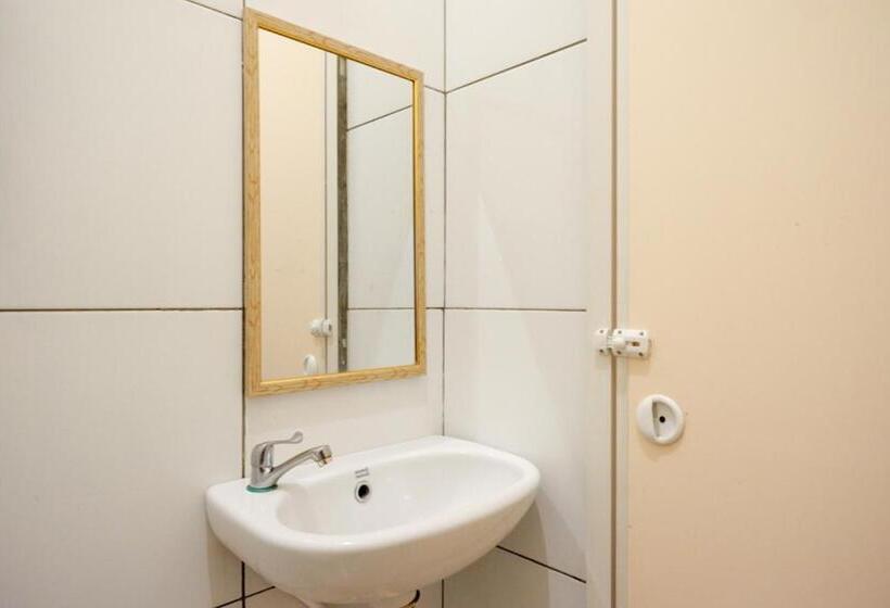 Hotel Reddoorz @ Jalan Setiabudi Semarang 2