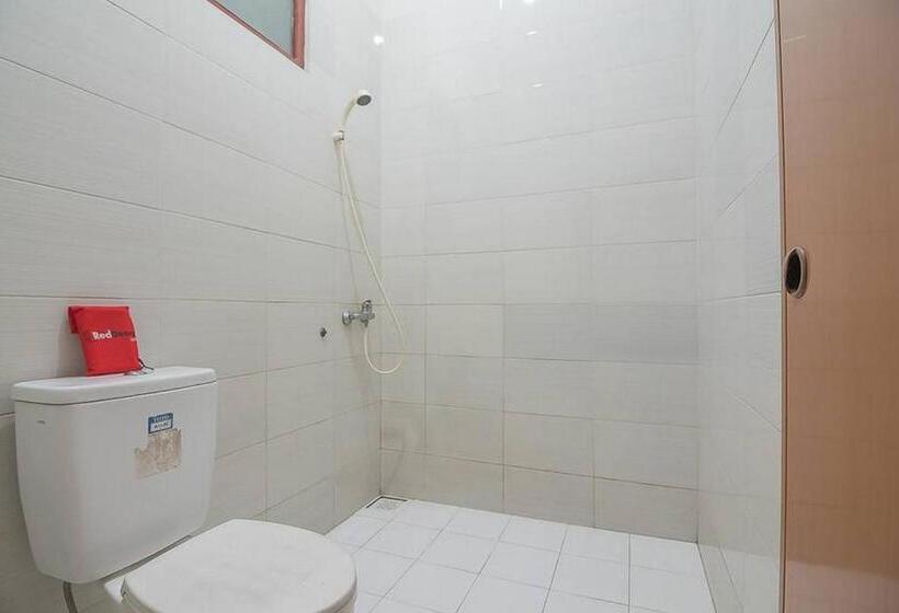 Hotel Reddoorz Near Alun Alun Subang