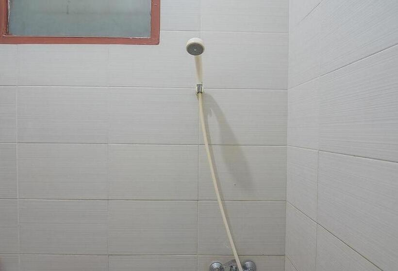 Hotel Reddoorz Near Alun Alun Subang