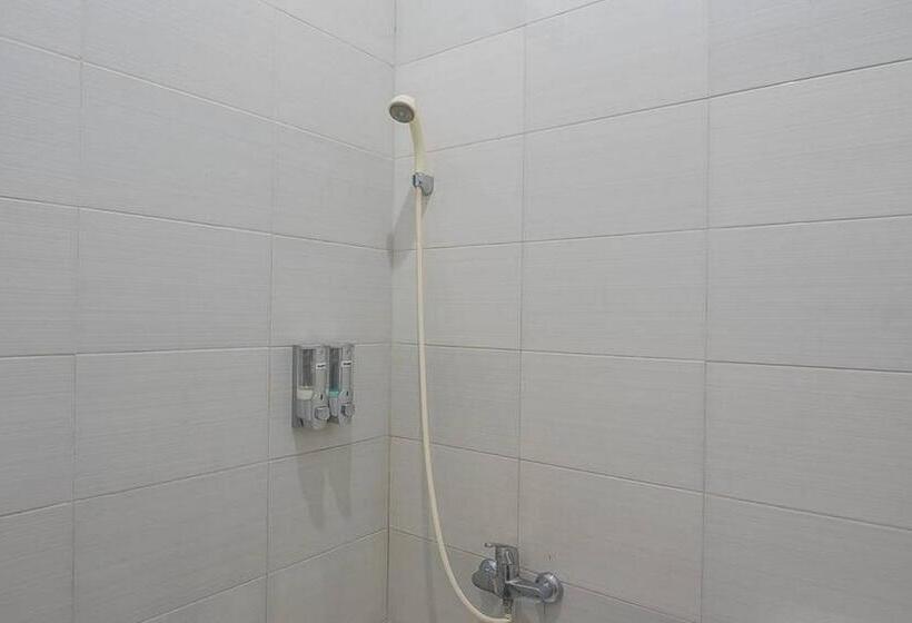 Hotel Reddoorz Near Alun Alun Subang