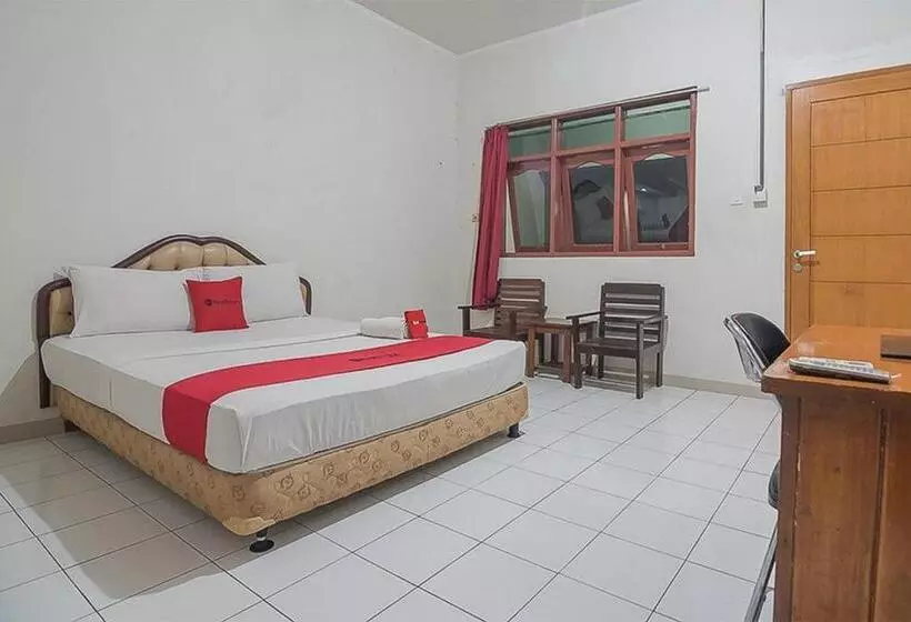 Hotelli Reddoorz Near Alun Alun Subang