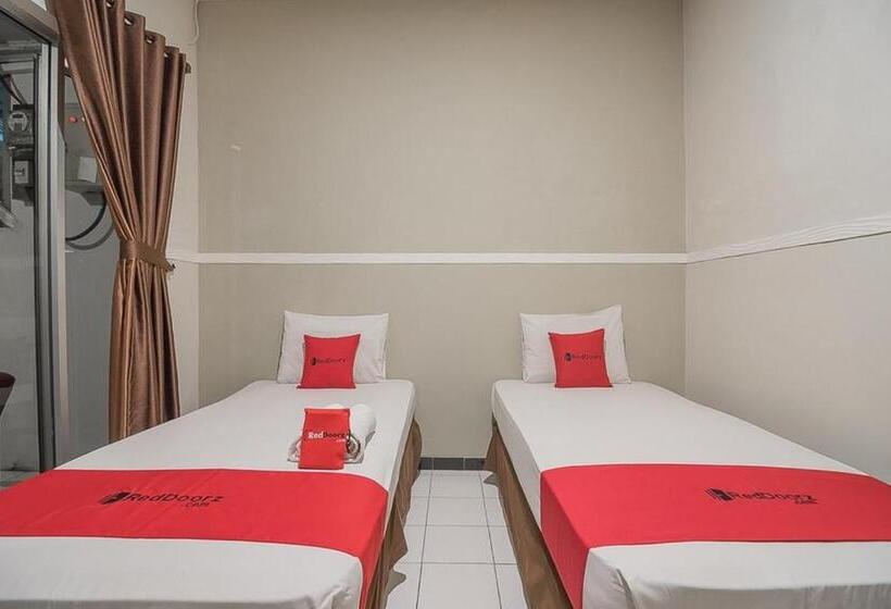 Hotel Reddoorz Near Alun Alun Subang