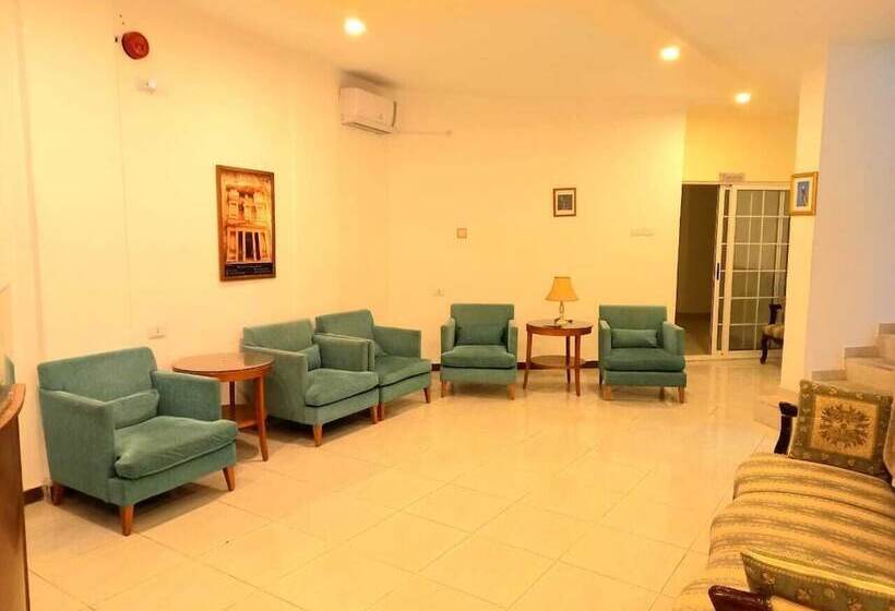 هتل Petra Town Check Inn