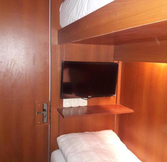 هتل کپسول Onkel Inn Airport Sleepbox