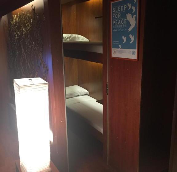 هتل کپسول Onkel Inn Airport Sleepbox