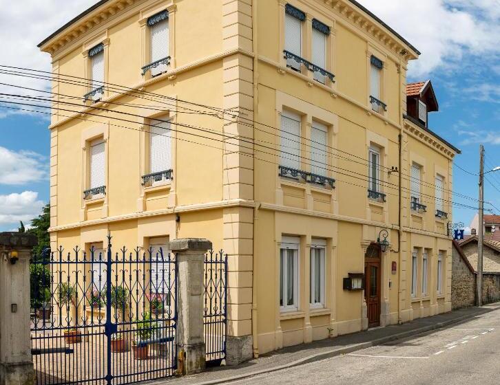 ホテル Des Dauphins