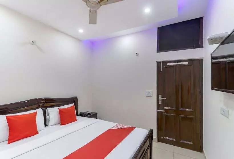 Hotelli Oyo 45972 Vasdeva