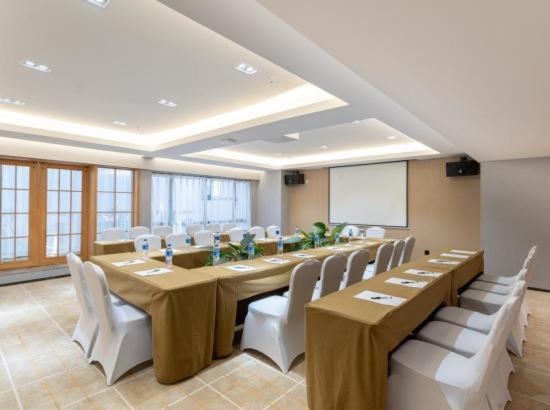 Hotel Ramada Encore By Wyndham Kunming West