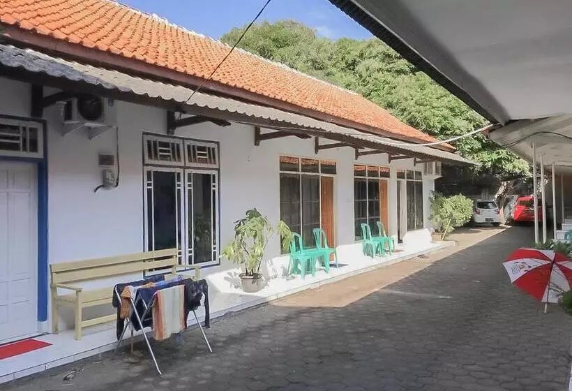 Hotelli Reddoorz Near Pantai Barat Pangandaran 2
