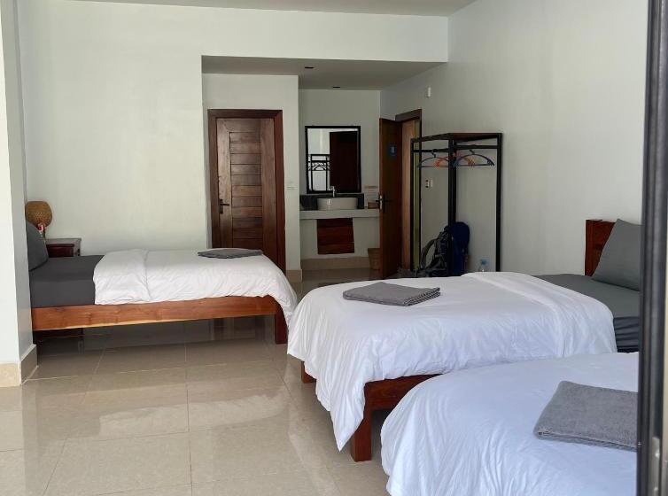 هتل Sorya Guesthouse & Dolphin Tours