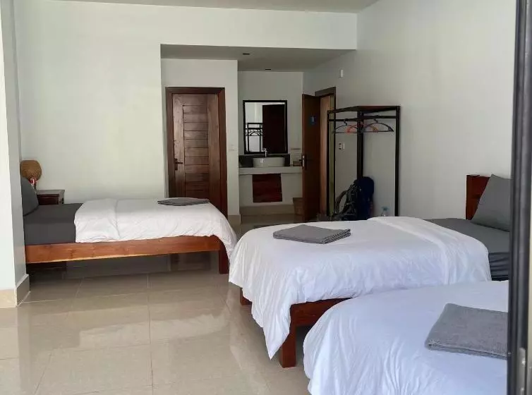 هتل Sorya Guesthouse & Dolphin Tours