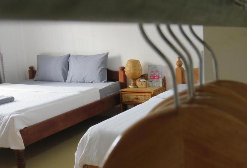 هتل Sorya Guesthouse & Dolphin Tours