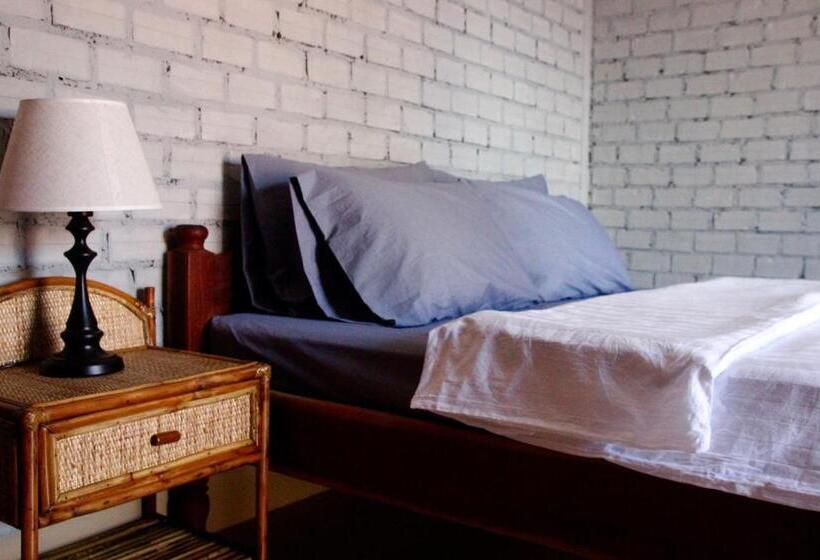 هتل Sorya Guesthouse & Dolphin Tours