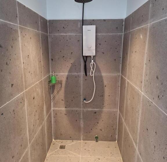 هتل Sorya Guesthouse & Dolphin Tours