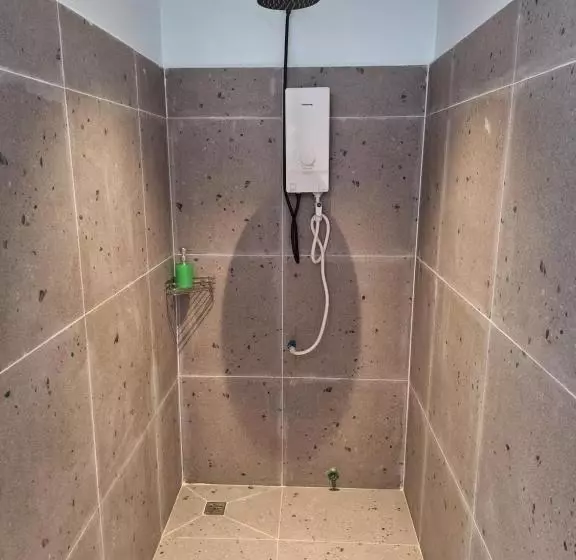 هتل Sorya Guesthouse & Dolphin Tours