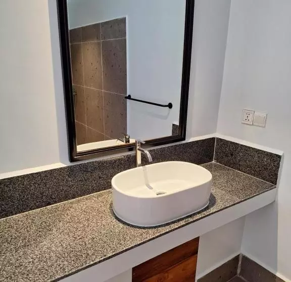 هتل Sorya Guesthouse & Dolphin Tours