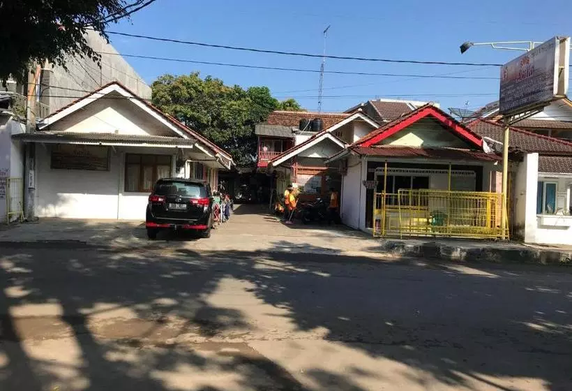 Hotelli Reddoorz Near Pantai Barat Pangandaran 2