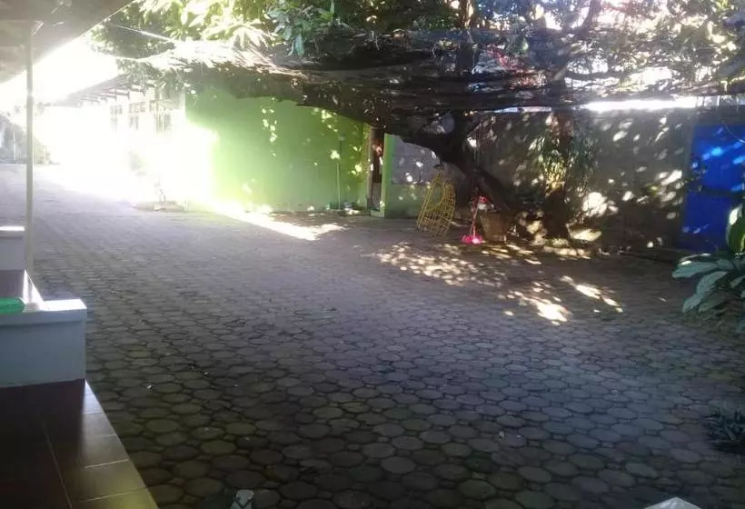 Hotelli Reddoorz Near Pantai Barat Pangandaran 2