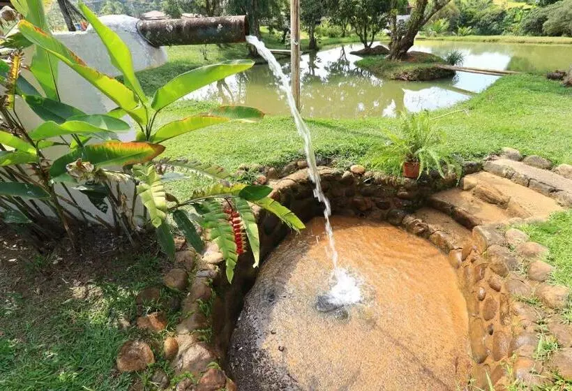 ユースホステル Pousada Vila Capelinha