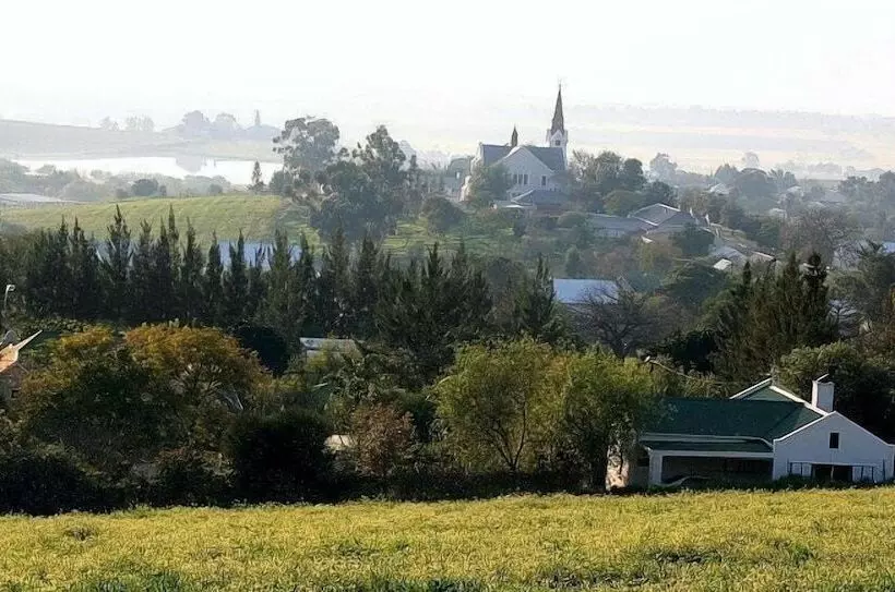 Hotelli Cafe Felix & Old Oak Manor