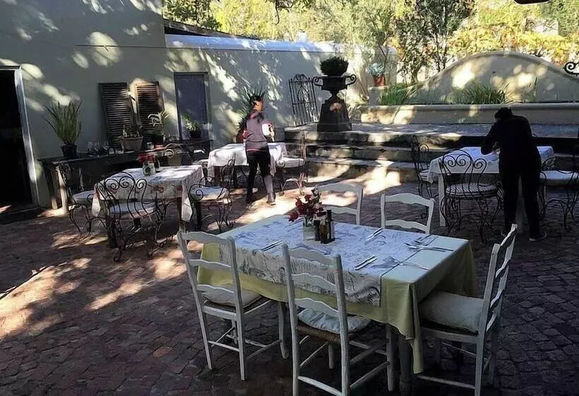 Hotelli Cafe Felix & Old Oak Manor