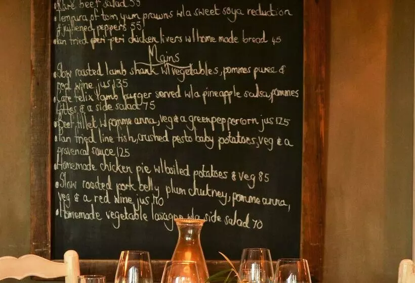 Hotelli Cafe Felix & Old Oak Manor