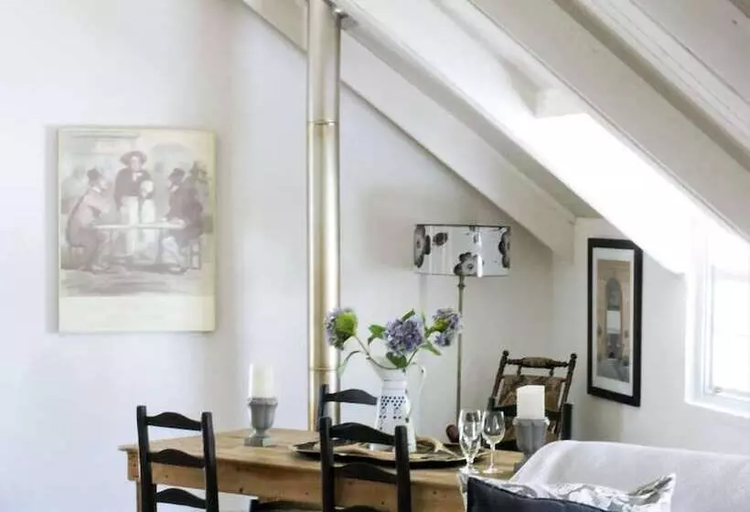 Hotelli Cafe Felix & Old Oak Manor