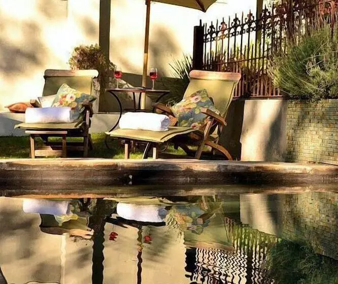 Hotelli Cafe Felix & Old Oak Manor