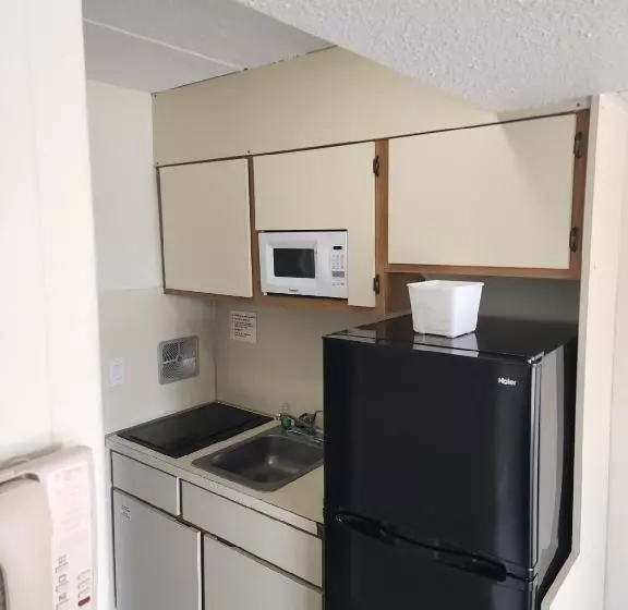 Yankee Clipper Resort Motel