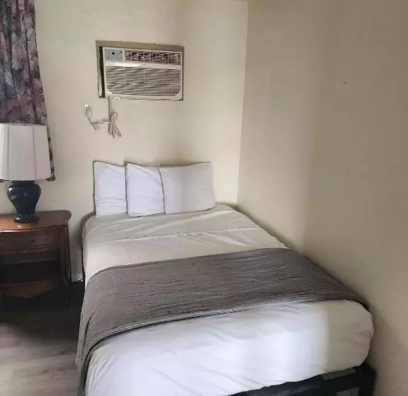 Yankee Clipper Resort Motel