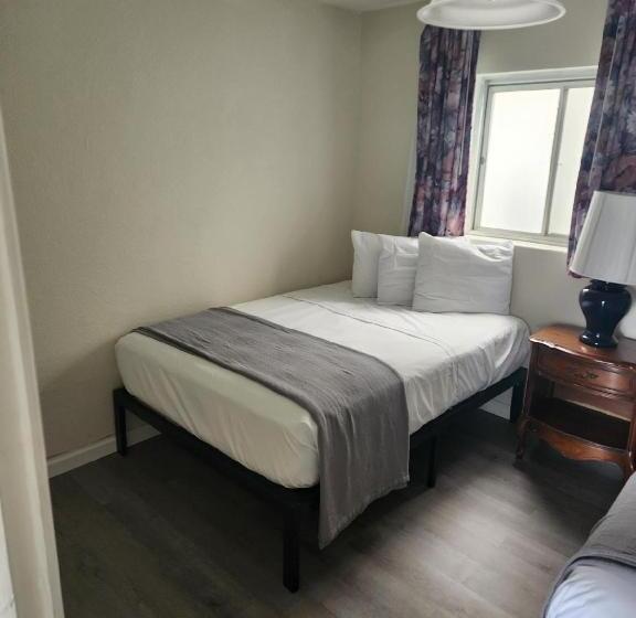 Yankee Clipper Resort Motel