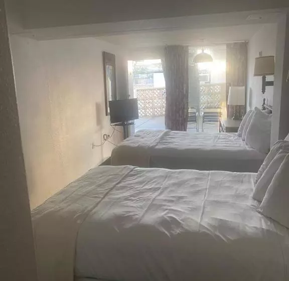 Yankee Clipper Resort Motel